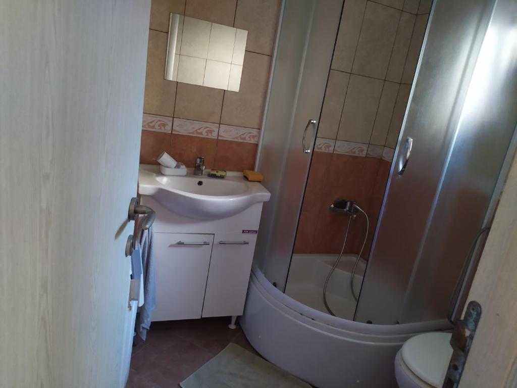 Kupatilo u objektu MonoLiza