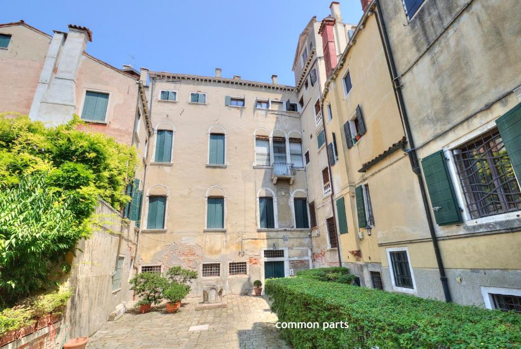 The building in which Az apartmant is located