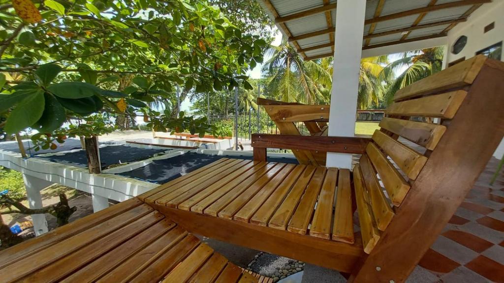 Balkón nebo terasa v ubytování Hotel Pura Natura Beachfront Tortuguero