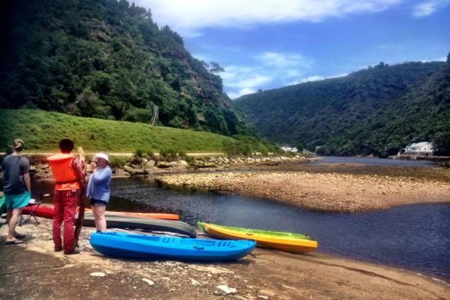 Knysna Lodge - Self Catering Unit with Woodfired Hot Tub - Image 14