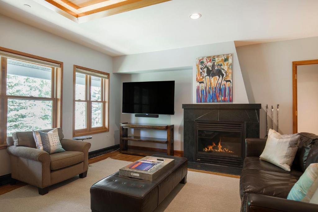Element 52, Auberge Collection - Two-Bedroom Apartment - Cascades A8