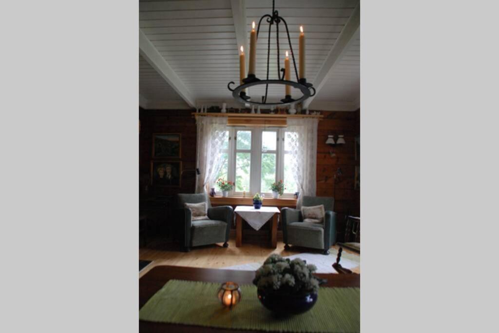 100 Years Old Norwegian Log House in Tromsø - Casa De Una Habitación