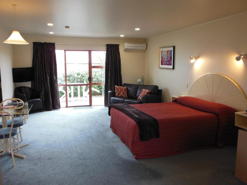 
Studio with Spa Bath
