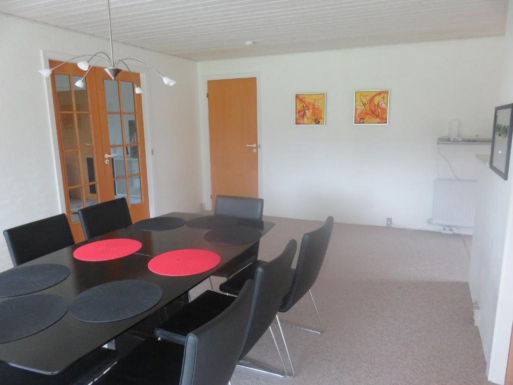 TV a/nebo společenská místnost v ubytování Gudená Riverview Villa