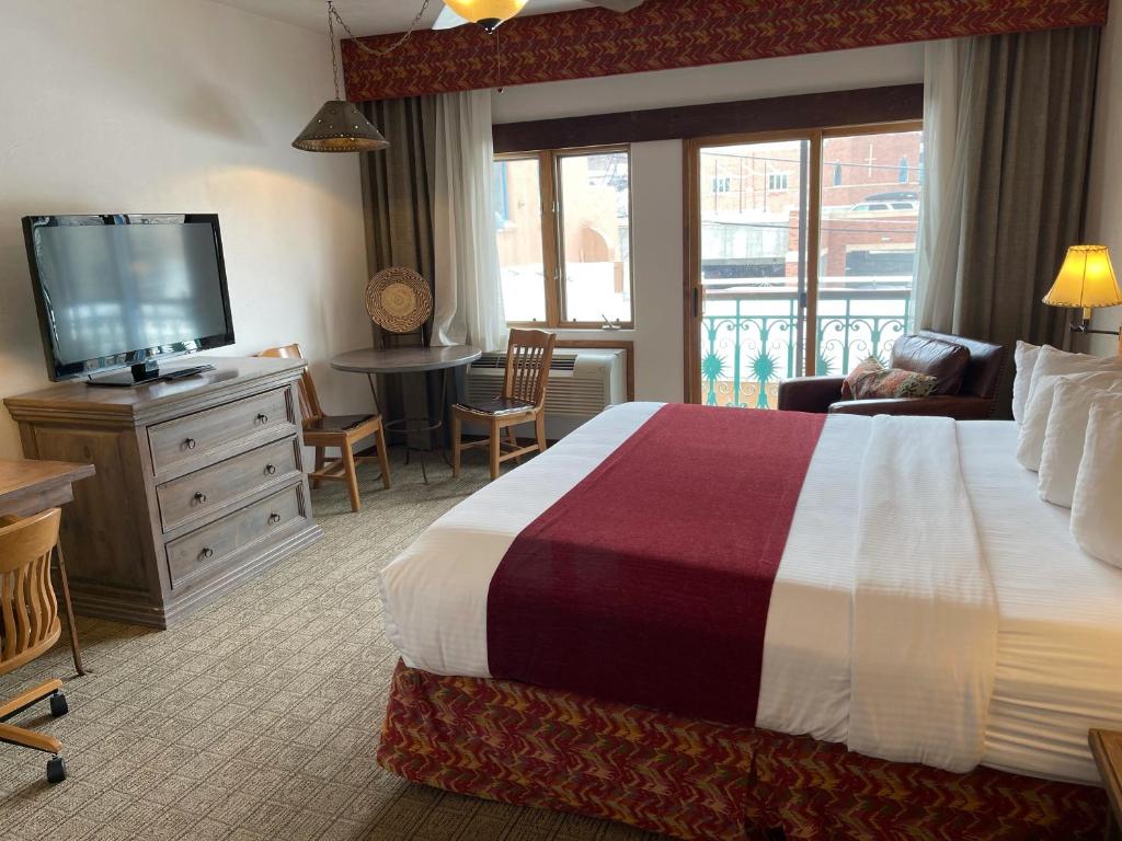 Posteľ alebo postele v izbe v ubytovaní Table Mountain Inn