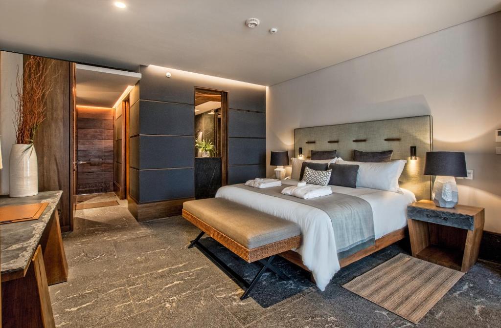 Кровать или кровати в номере Secrets Moxché Playa del Carmen - Adults Only - All Inclusive