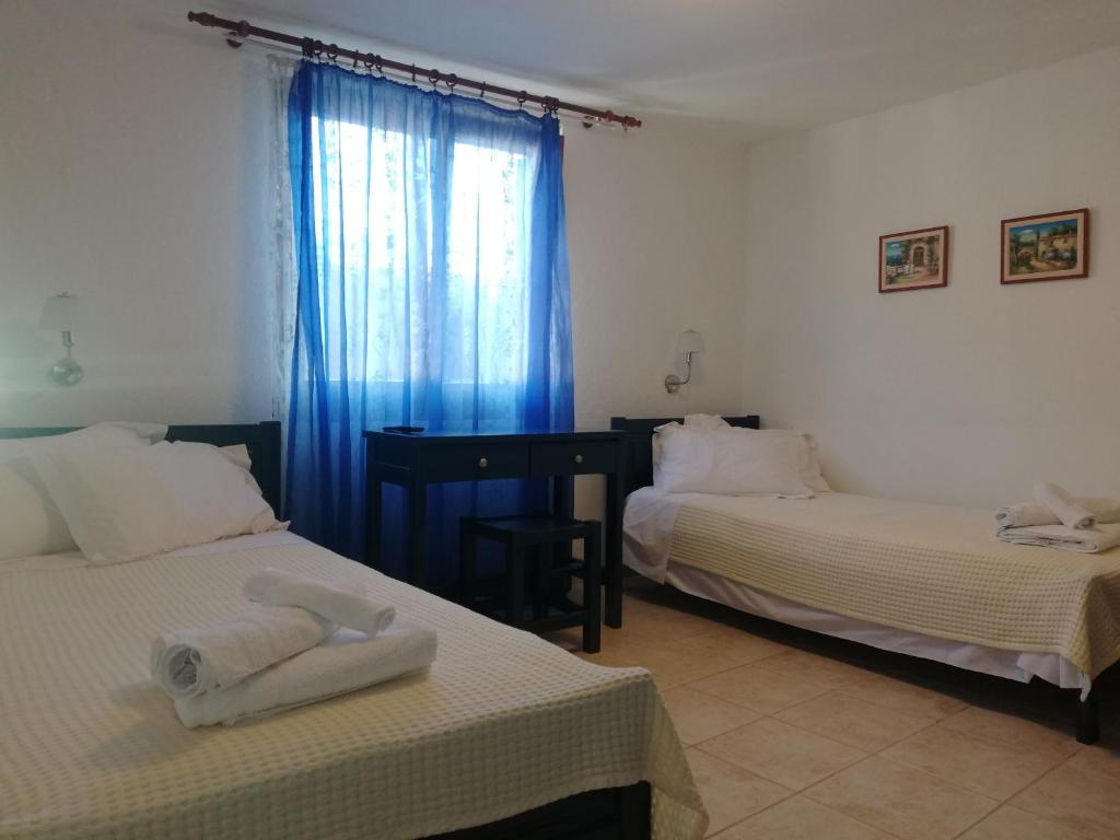 Postel nebo postele na pokoji v ubytování Samothraki