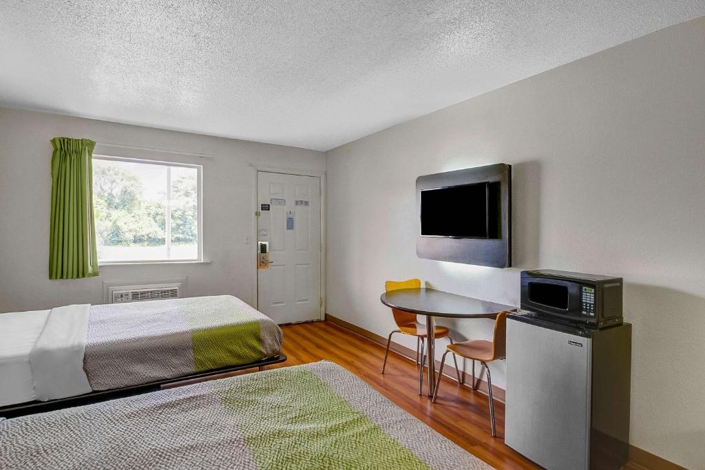 Motel 6-Charles Town, WV - Deluxe Quadruple Room - Fumar