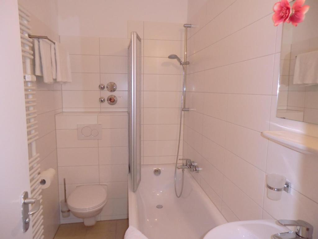 Koupelna v ubytování Hotel Pension Haydn