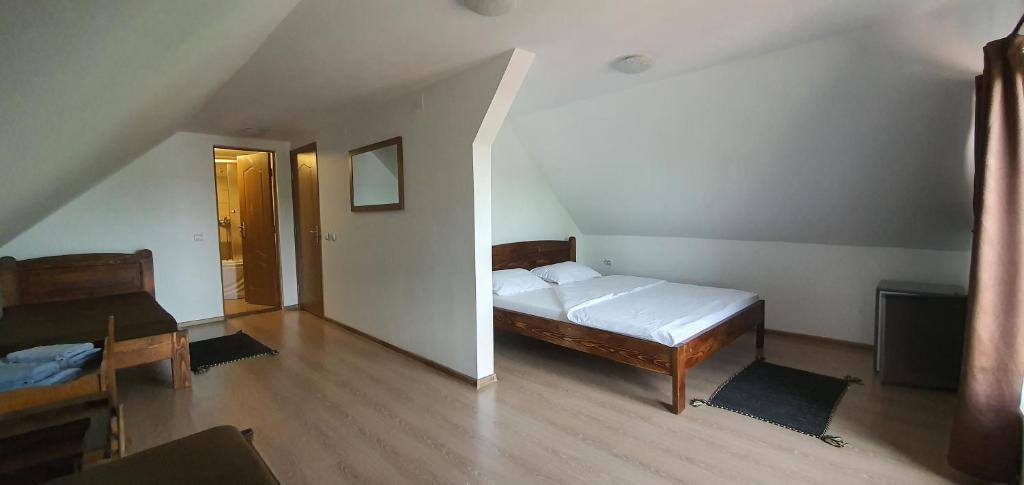 a bedroom with a bed in a attic at Casa de vacanta Spiritul Deltei in Sfântu Gheorghe