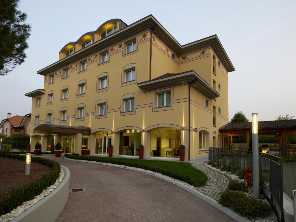 Budova, kde se hotel nachází