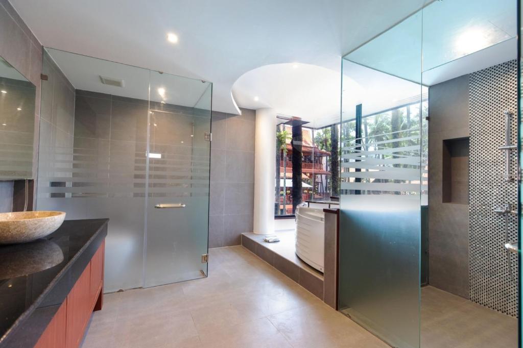 
Grand Royal Suite Pool View with Jacuzzi
