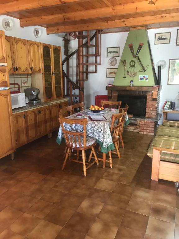 A kitchen or kitchenette at Villetta Romeo Casavacanze