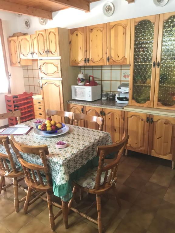 A kitchen or kitchenette at Villetta Romeo Casavacanze
