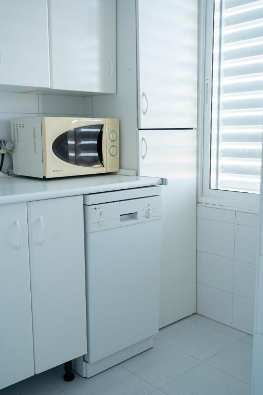 Kuchyň nebo kuchyňský kout v ubytování Apartamento Jardines del Mar El Campello, Alicante