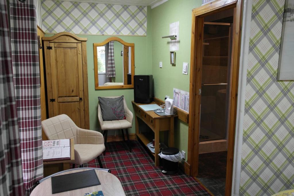TV a/nebo společenská místnost v ubytování The Steading Highland Glen Lodge