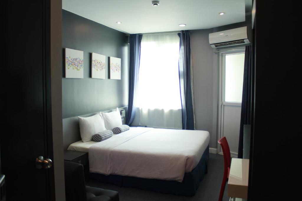 Postel nebo postele na pokoji v ubytování Leez Inn Malate