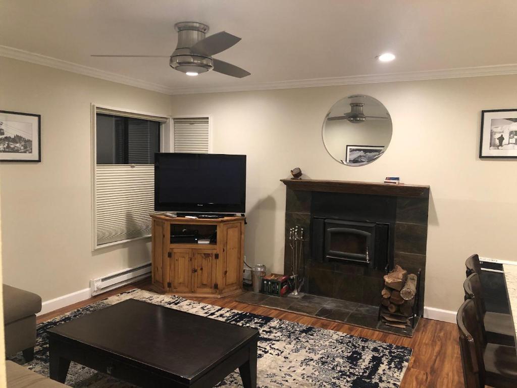 Fireside at The Village 108, Mammoth Lakes, USA