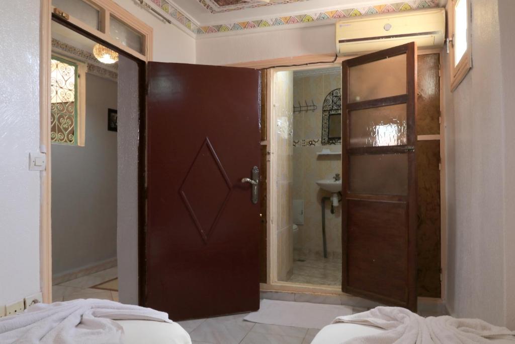Postel nebo postele na pokoji v ubytování Riad el Boukhiri