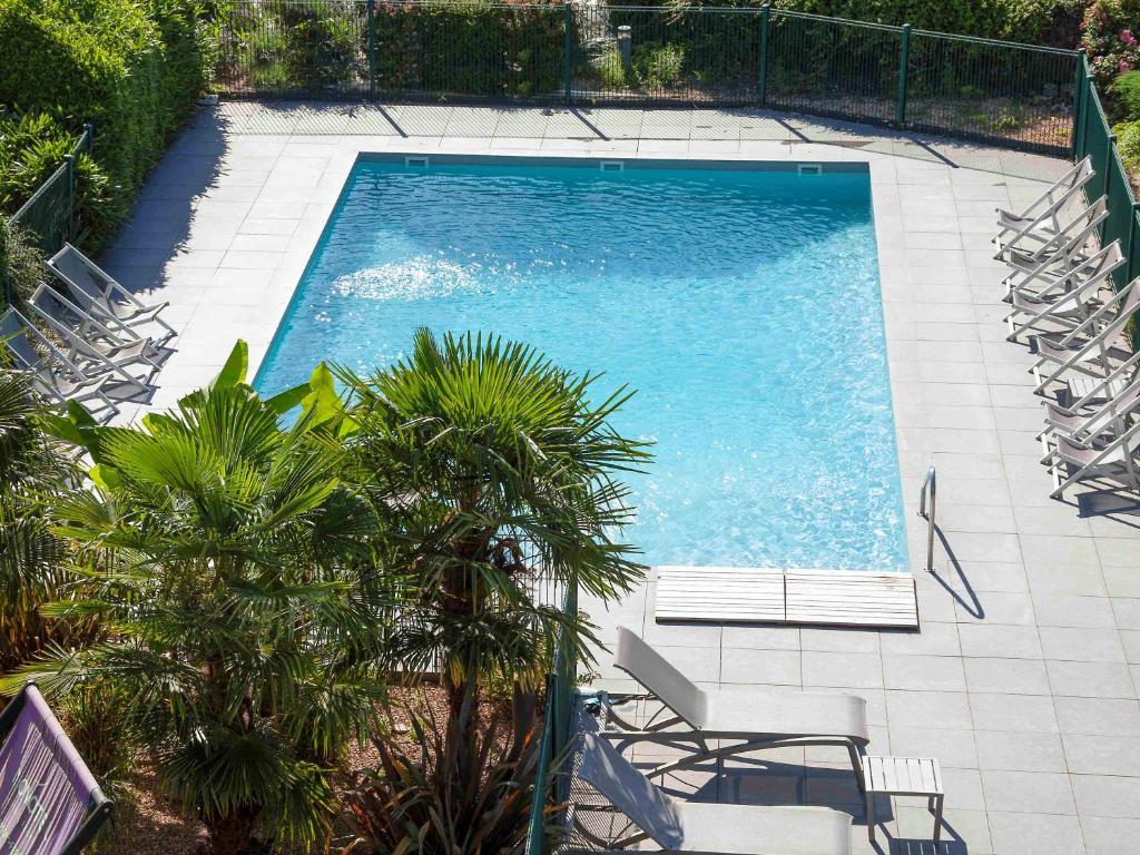 Bazén v ubytování Novotel Clermont-Ferrand nebo v jeho okolí