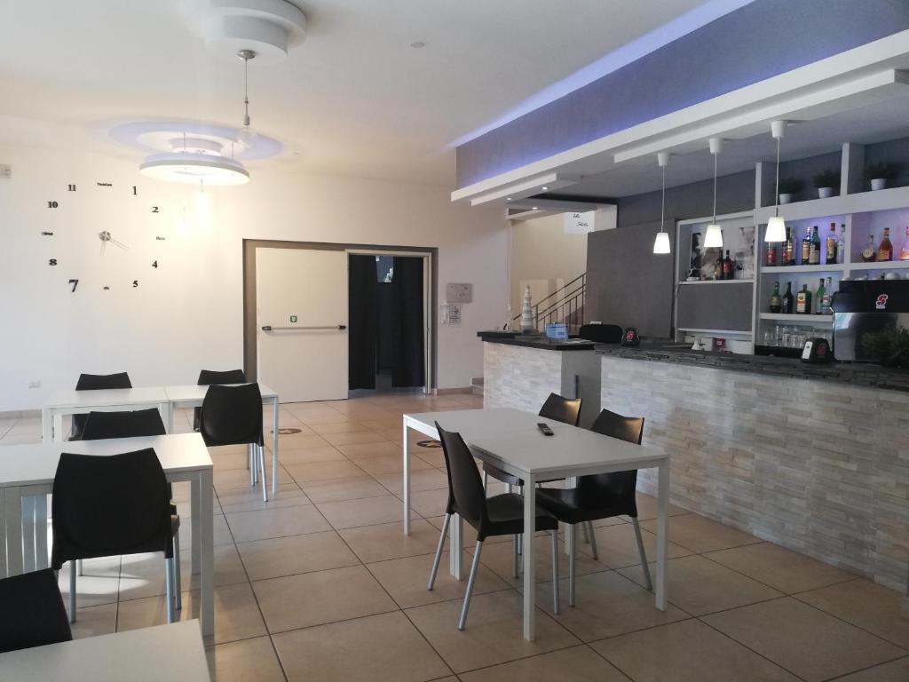 Kuchyň nebo kuchyňský kout v ubytování HOTEL OLIVER