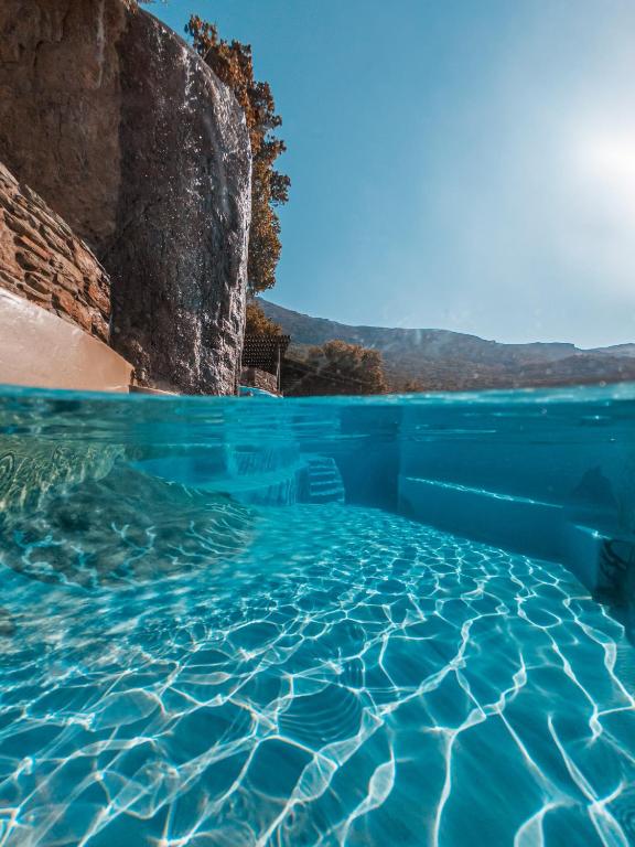Bazén v ubytování Aegean Castle Andros – Adults Only nebo v jeho okolí