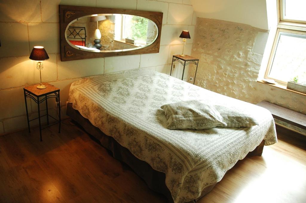 Postel nebo postele na pokoji v ubytování Les Pierres D'aurèle Chambres d'Hôtes