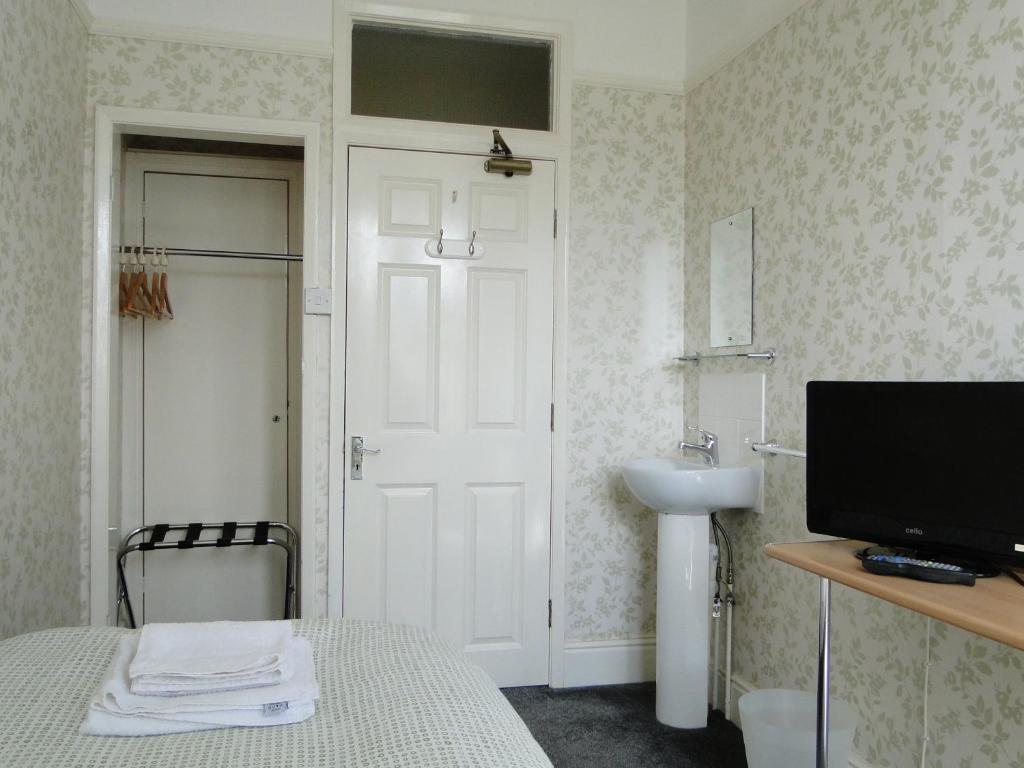 TV a/nebo společenská místnost v ubytování Rockleaze Guesthouse
