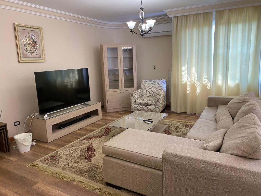 Гостиная зона в Families Only - Rehab - 4th Stage - Ground Floor with Garden