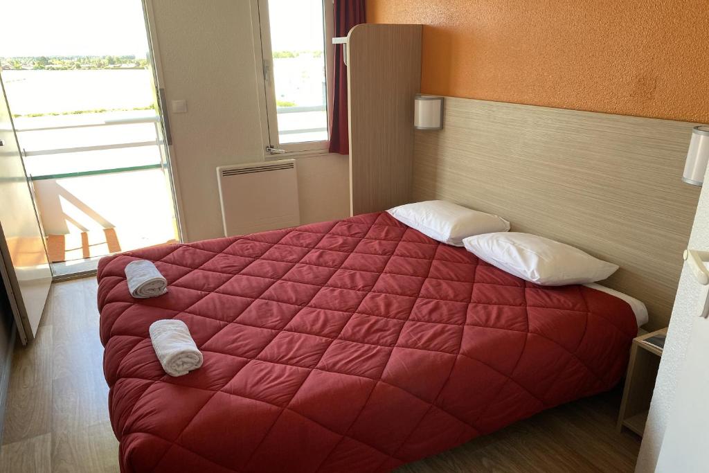 FASTHOTEL cambrai - Housity