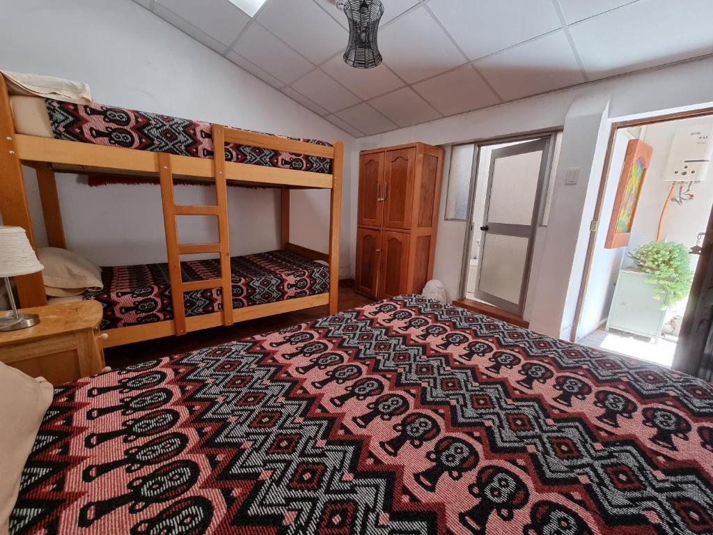 Letto o letti in una camera di Chelitos Backpacker