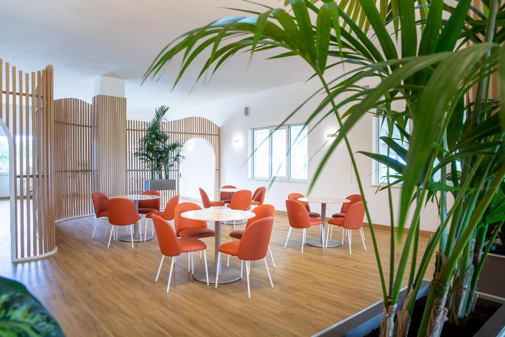 Posezení v ubytování Lu' Hotel Porto Pino