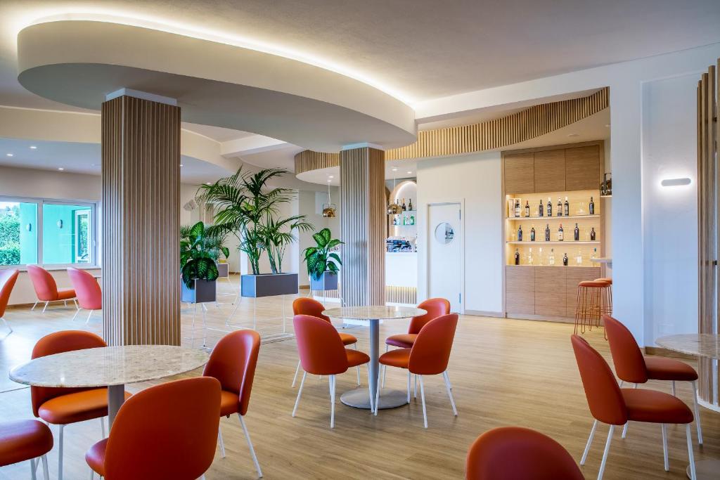Posezení v ubytování Lu' Hotel Porto Pino