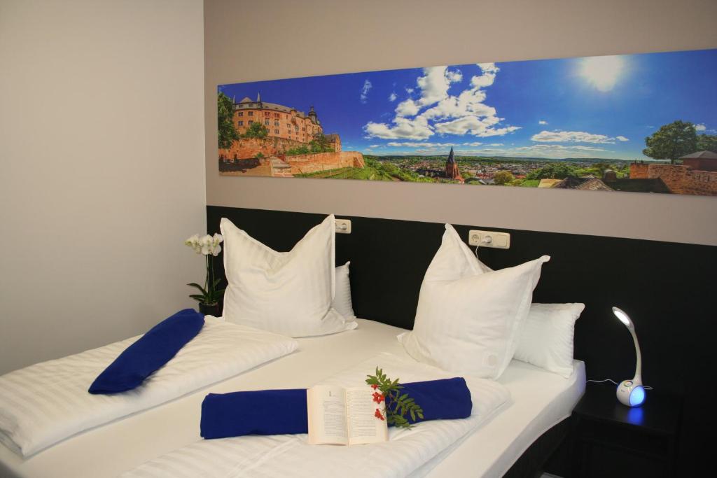 Postel nebo postele na pokoji v ubytování Mar Hotel