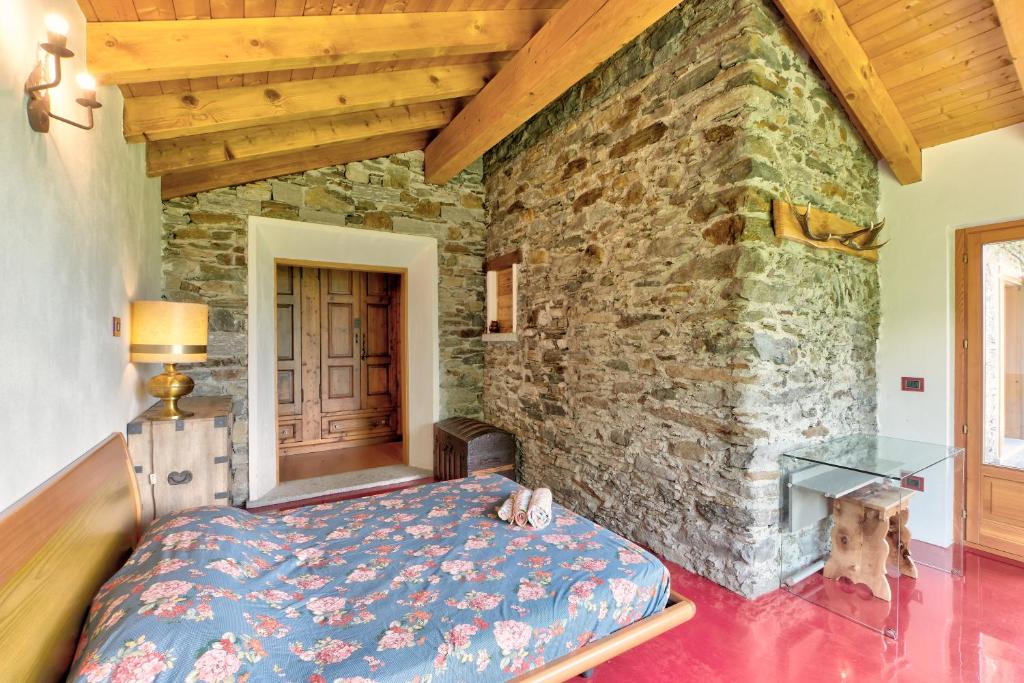 Postel nebo postele na pokoji v ubytování chalet con piscina e vista panoramica