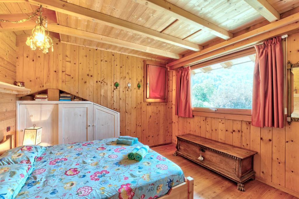 Postel nebo postele na pokoji v ubytování chalet con piscina e vista panoramica