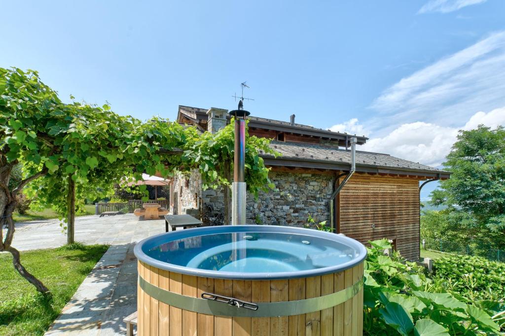 Bazén v ubytování chalet con piscina e vista panoramica nebo v jeho okolí