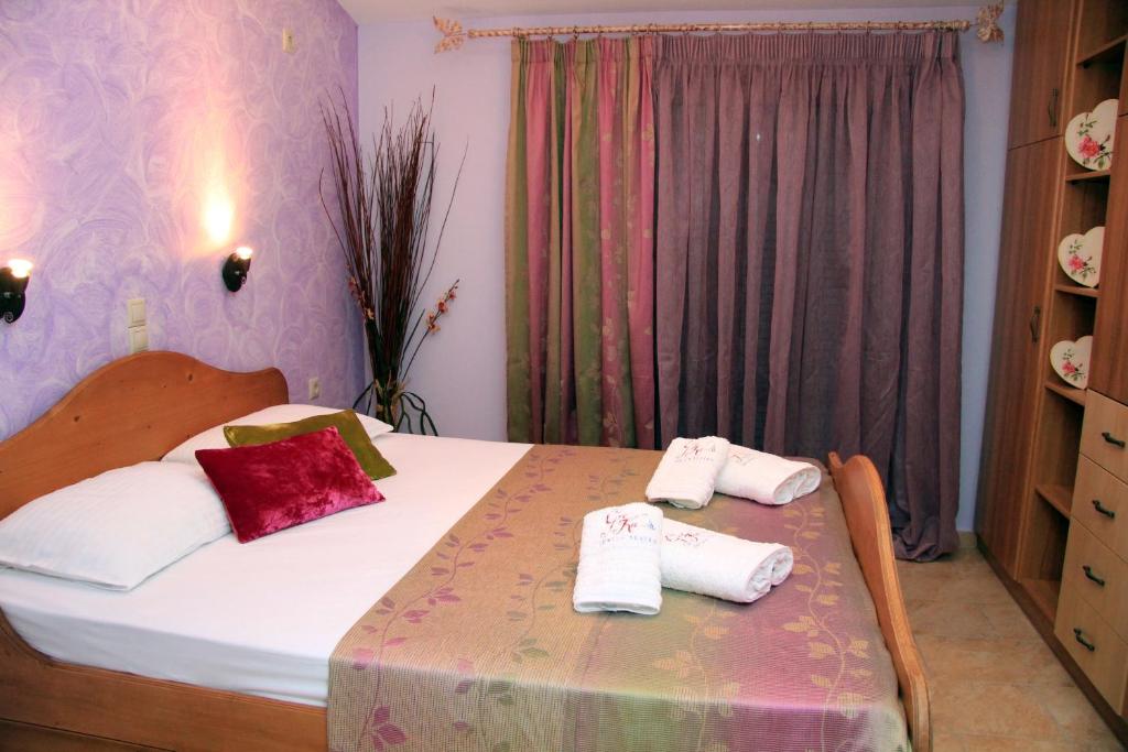 Ένα ή περισσότερα κρεβάτια σε δωμάτιο στο GreKa Ionian Suites
