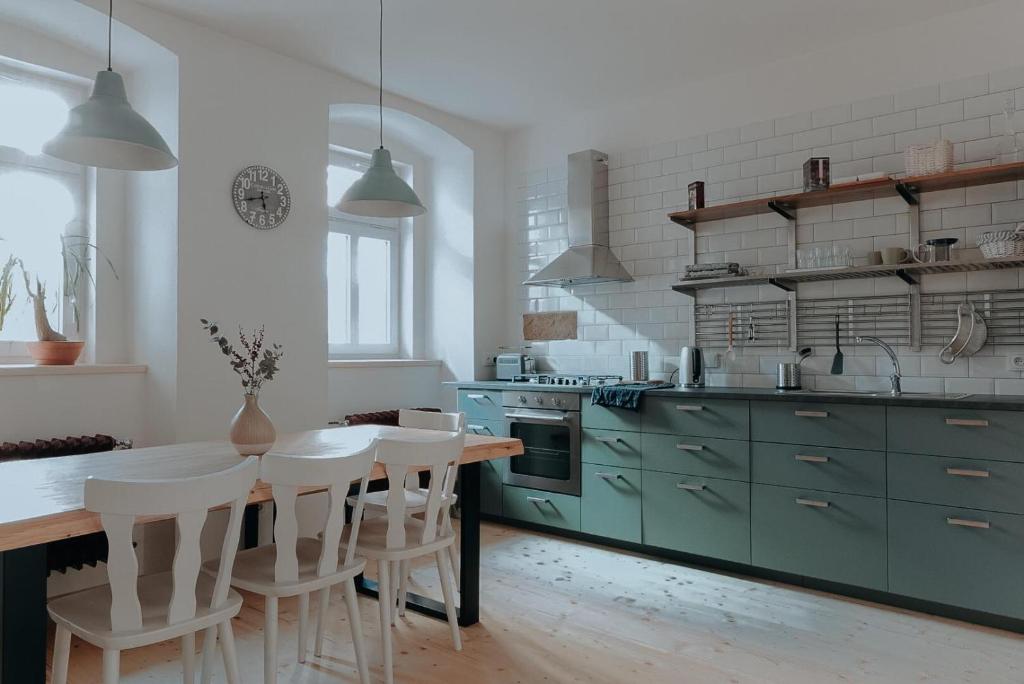 Kuchyň nebo kuchyňský kout v ubytování Apartmány Tiskárna