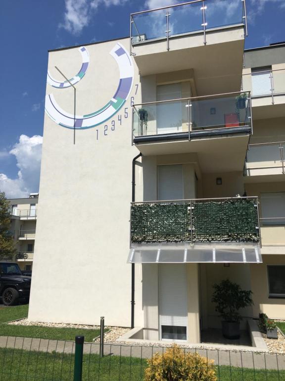 Budova, kde se aparthotel nachází