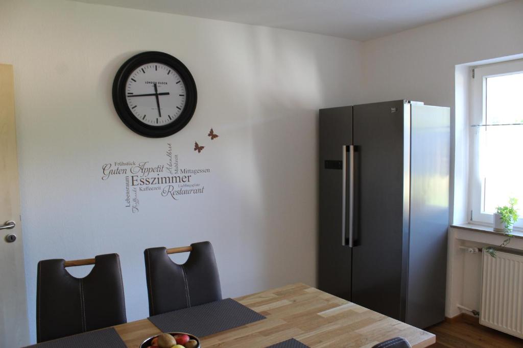 Postel nebo postele na pokoji v ubytování Ferienwohnung Forellenhof