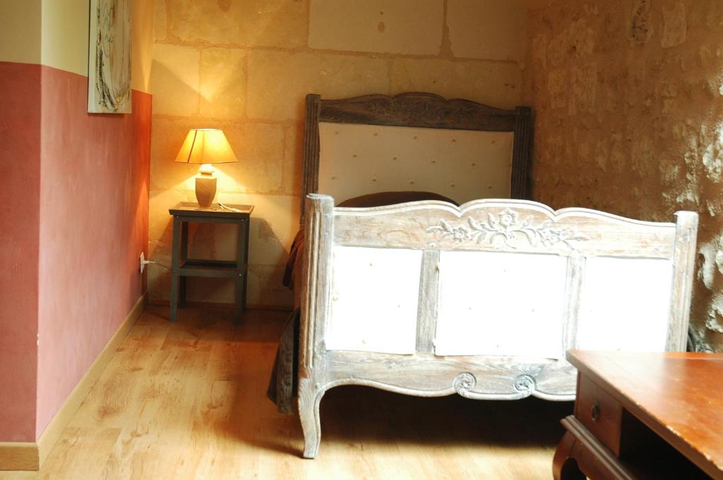 Postel nebo postele na pokoji v ubytování Les Pierres D'aurèle Chambres d'Hôtes