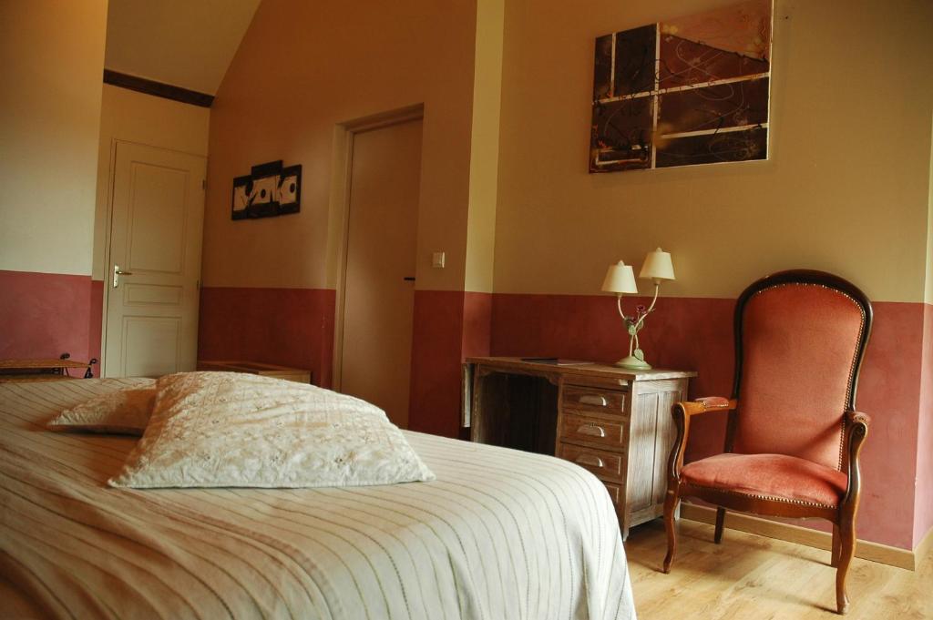 Postel nebo postele na pokoji v ubytování Les Pierres D'aurèle Chambres d'Hôtes