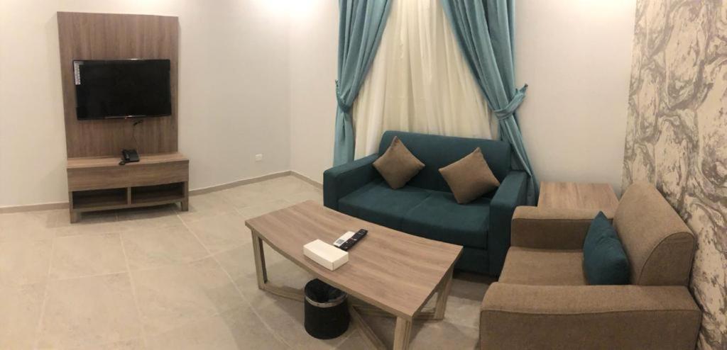 TV a/nebo společenská místnost v ubytování Al-Haramain Family Apartments