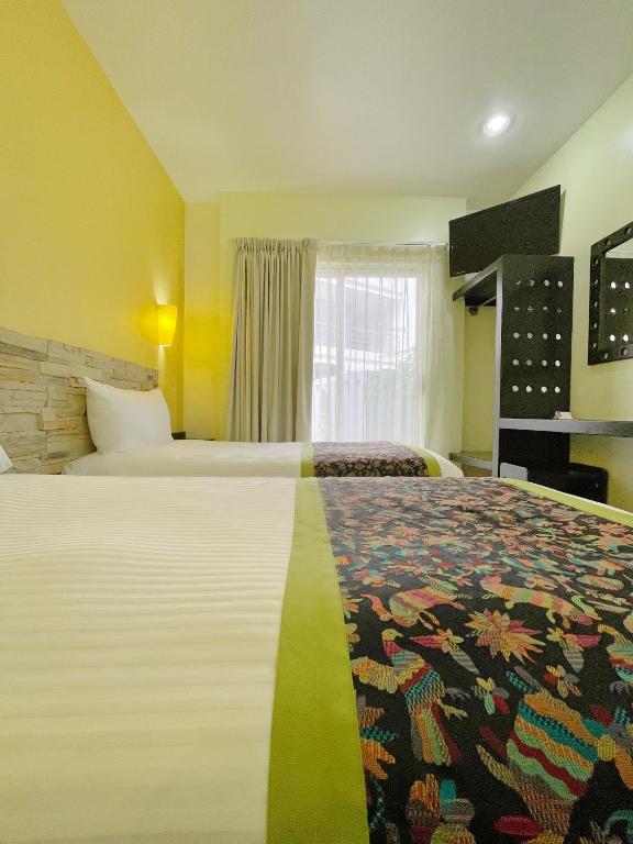 Seven Crown Express & Suites by Kavia photo
