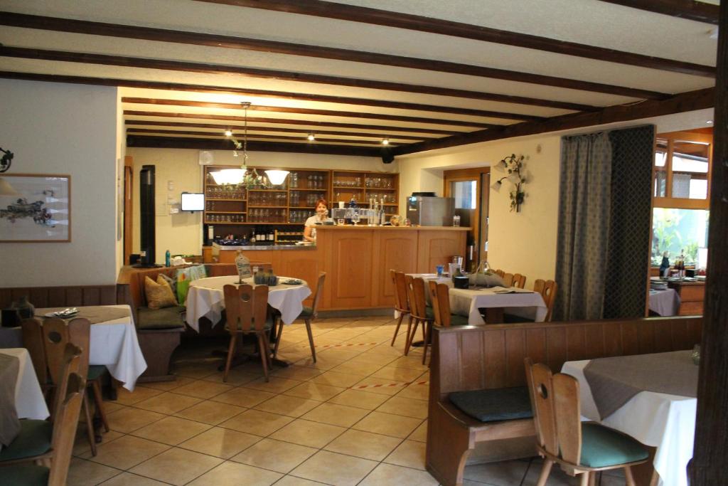 Restaurace v ubytování Ferienwohnung Forellenhof