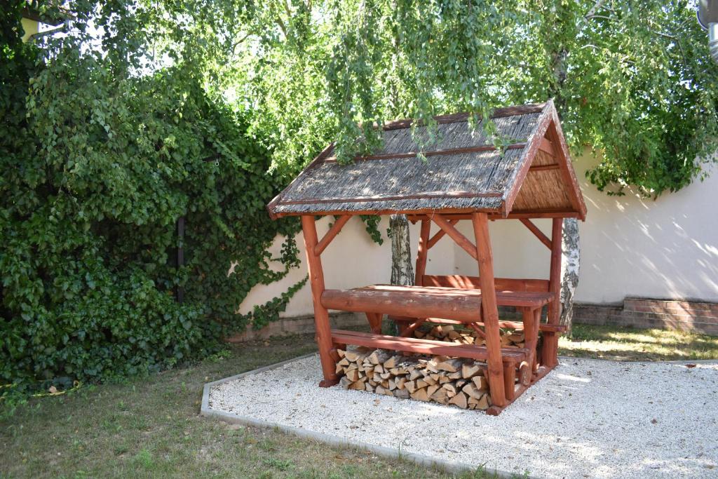 Vonkajšia záhrada v ubytovaní Lívia Apartman Hévíz