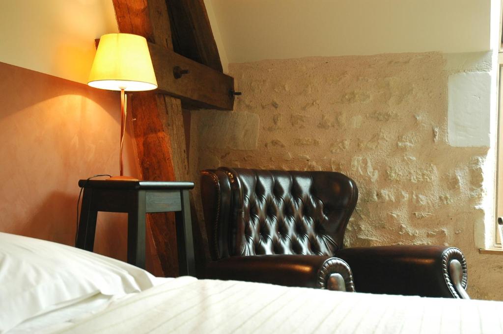 Postel nebo postele na pokoji v ubytování Les Pierres D'aurèle Chambres d'Hôtes