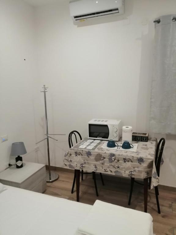 Televízia a/alebo spoločenská miestnosť v ubytovaní Delcicer casa vacanze o camera privata