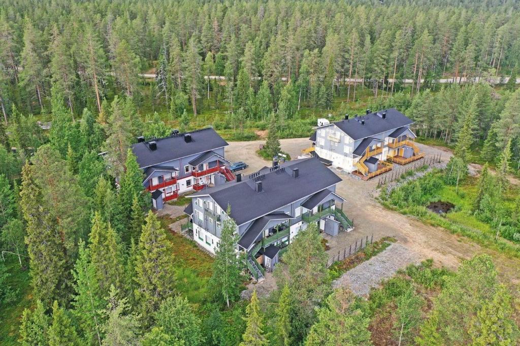 an aerial view of a house in the woods at Ylläs Eeli in Ylläs